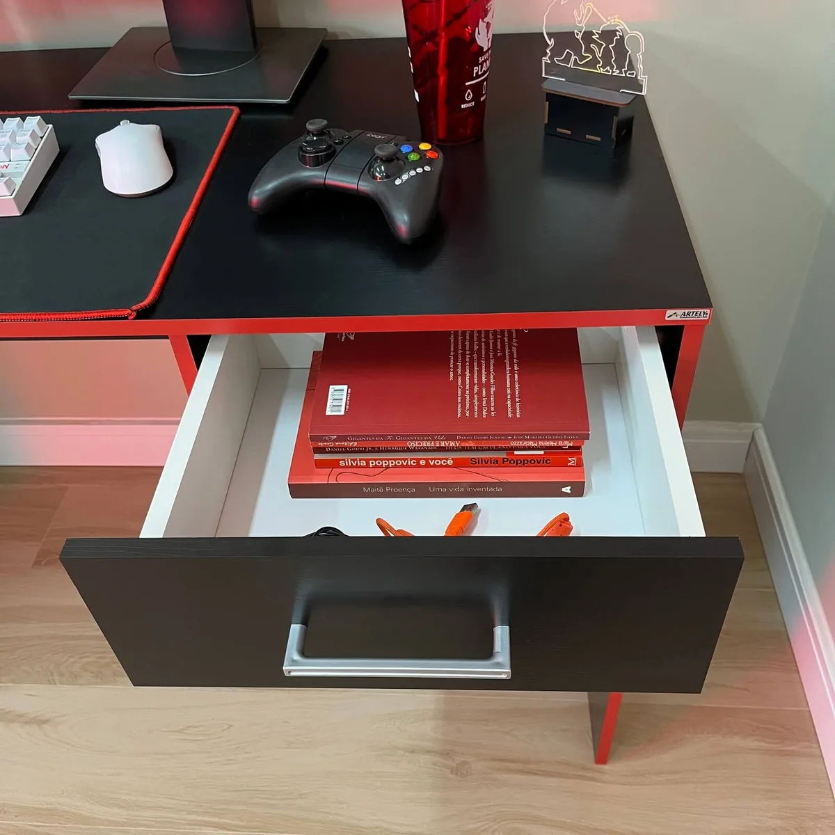 Escrivaninha Gamer - Preto C / Vermelho - 7 - Móveis Curitiba | Moveirama
