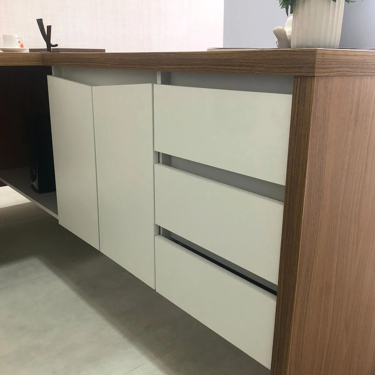 Mesa Chefia - Y37 - Freijó/Branco