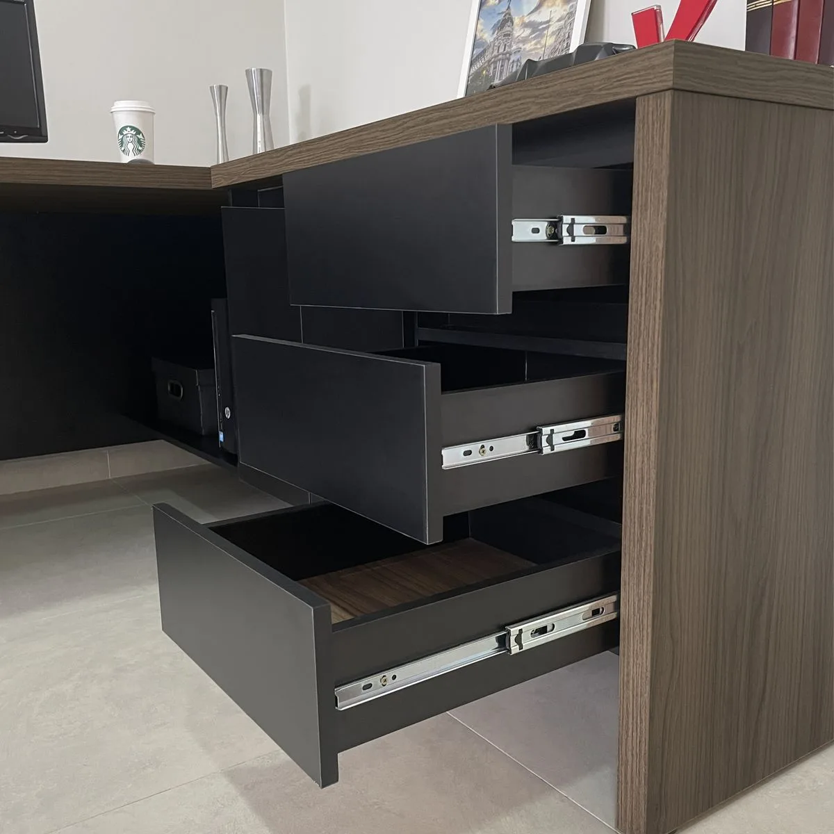 Mesa Chefia - Y37 - Nogal/Preto