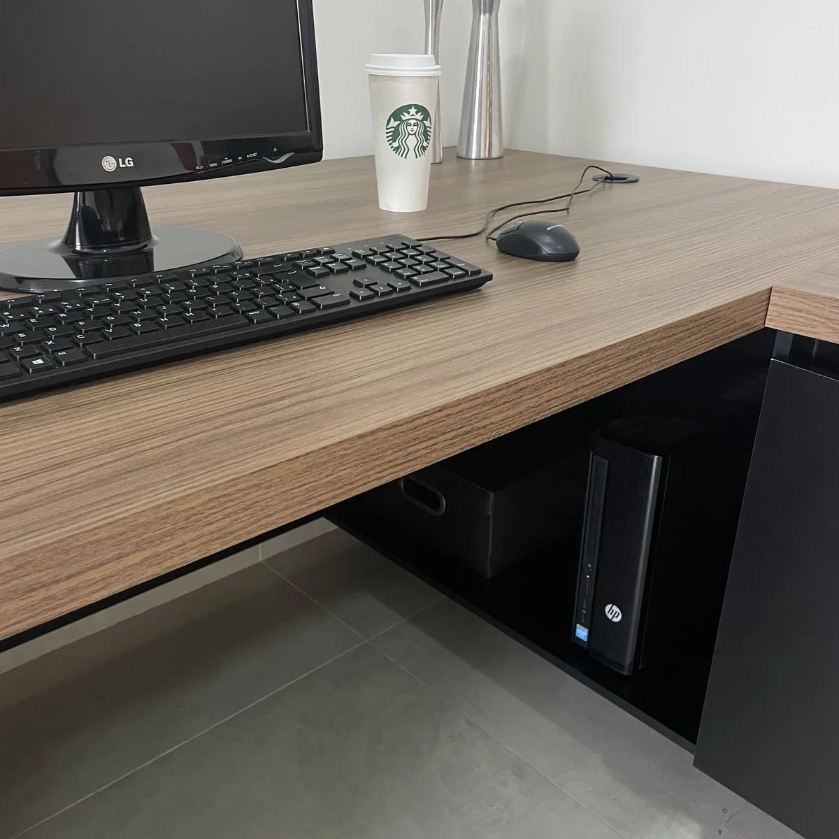 Mesa Chefia - Y37 - Nogal/Preto