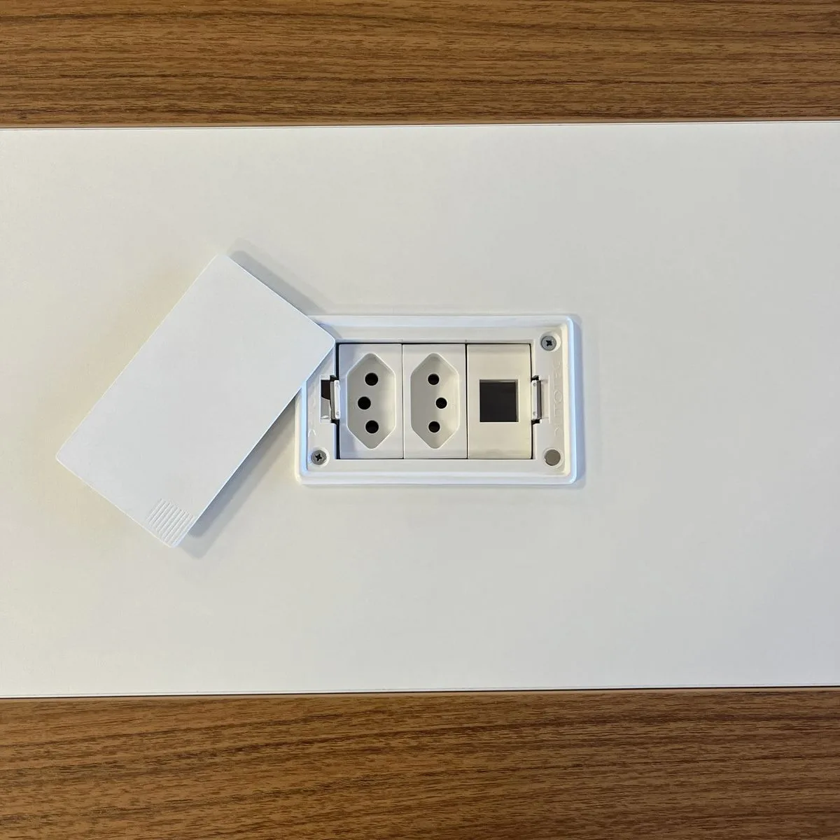 Mesa de Reunião Modular Y37 - Freijó/Branco