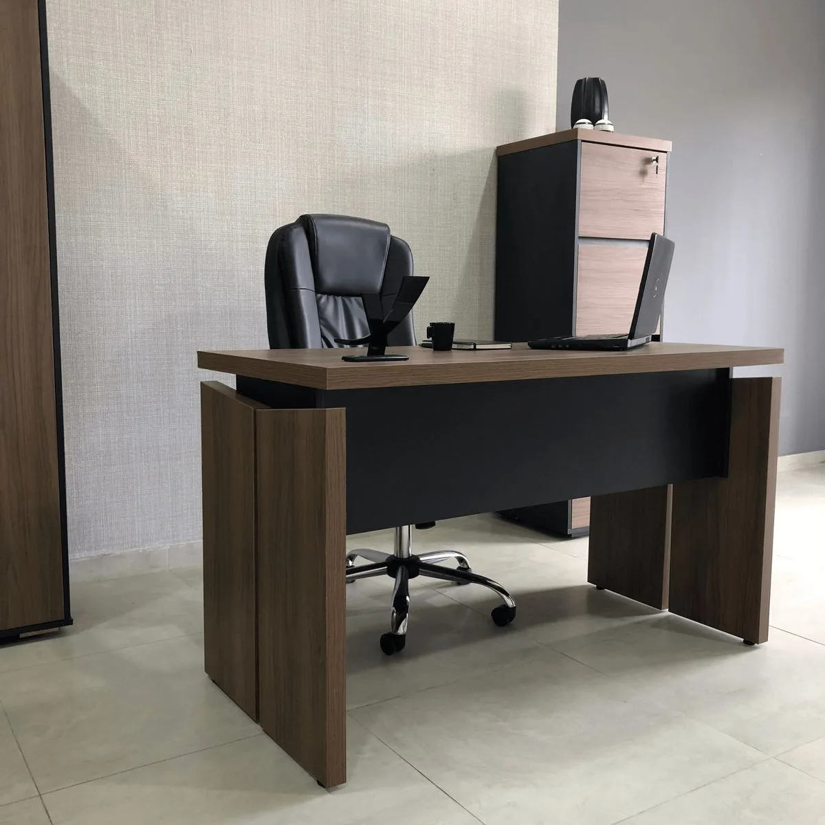 Mesa Operacional 1250 - Y37 - Nogal/Preto