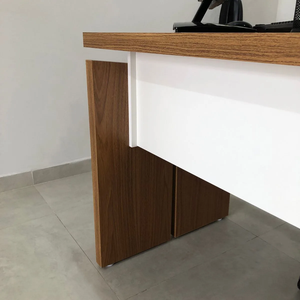 Mesa Operacional 1450 - Y37 - Freijó/Branco