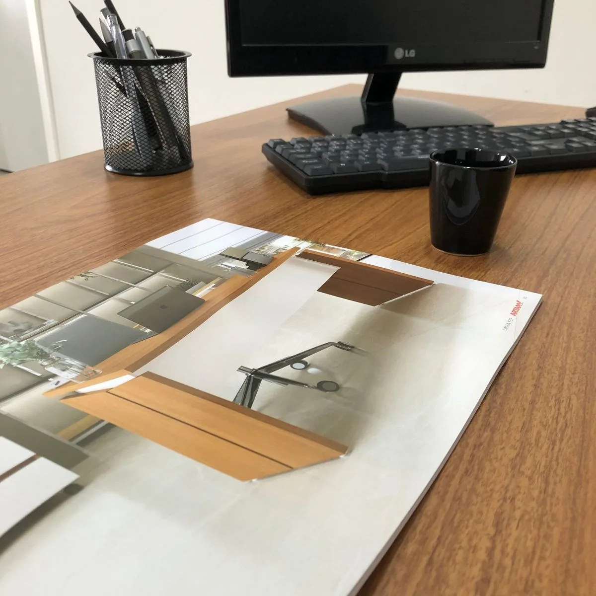 Mesa Operacional 1450 - Y37 - Freijó/Branco