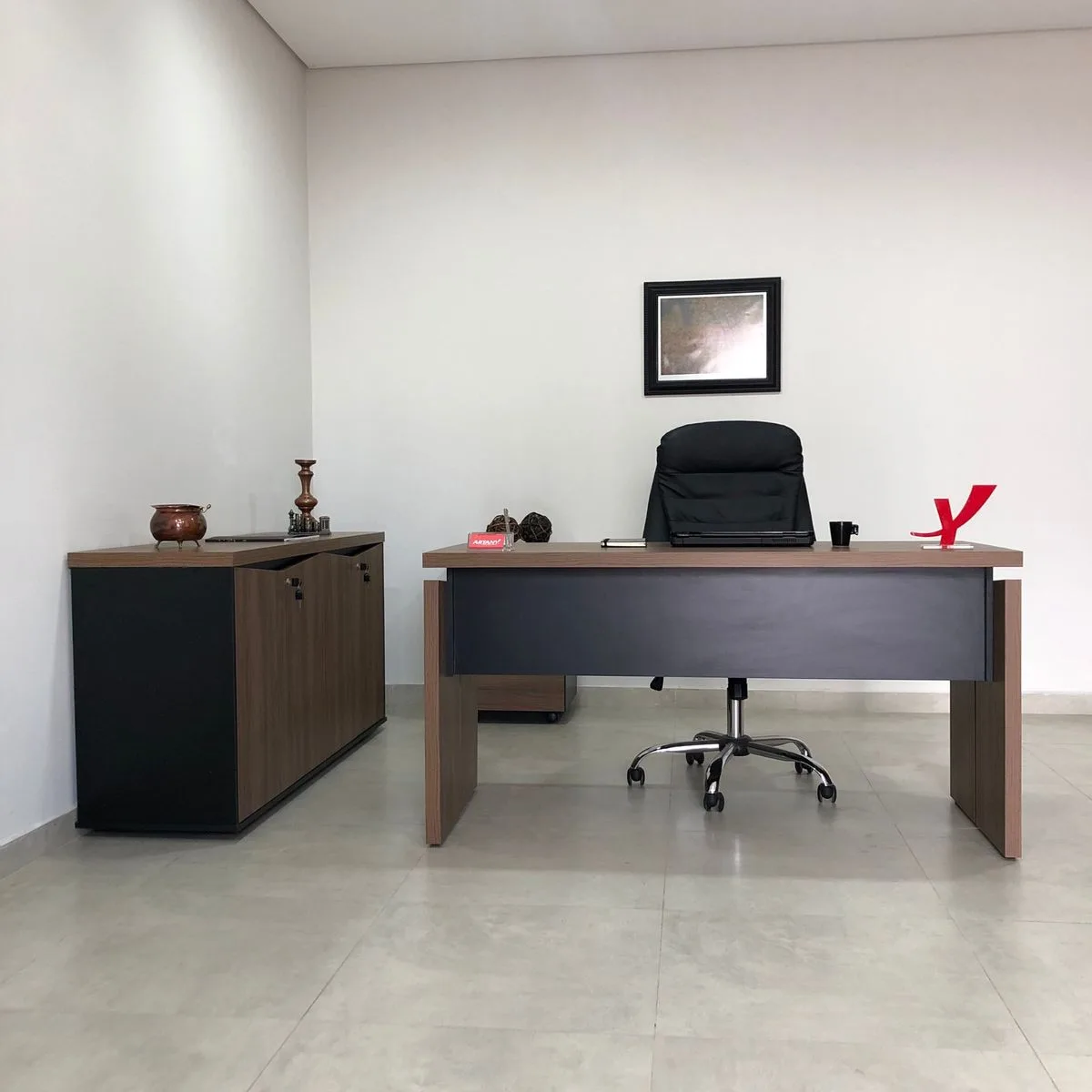 Mesa Operacional 1450 - Y37 - Nogal/Preto