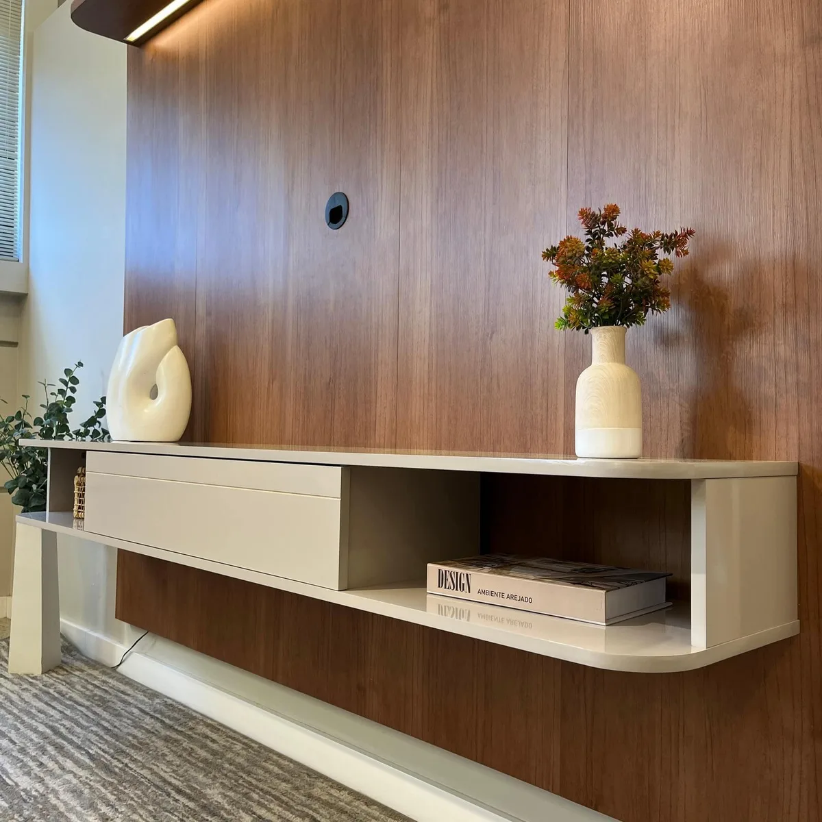 Painel Belluno - Cinamomo C / Off White para TV até 75 polegadas - 3 - Móveis Curitiba | Moveirama