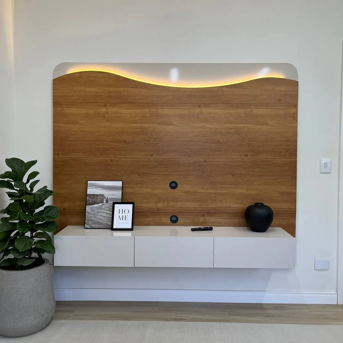 Painel Lumiere - Carvalho C / Off White para TV até 75 polegadas - 3 - Móveis Curitiba | Moveirama