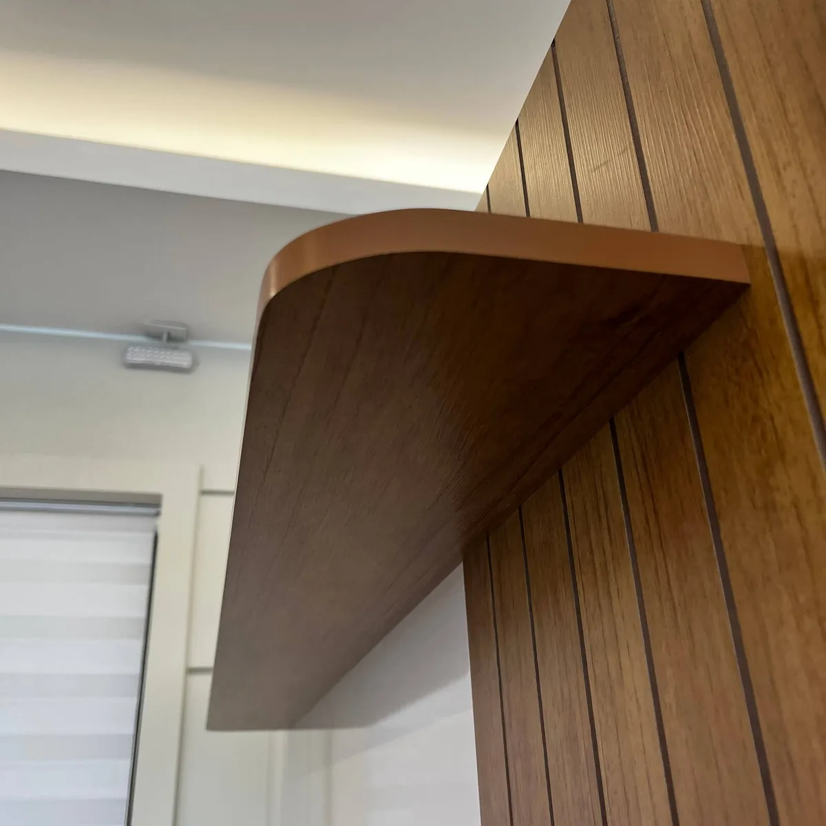 Painel Matisse - Cinamomo C / Off White para TV até 65 polegadas - 2 - Móveis Curitiba | Moveirama