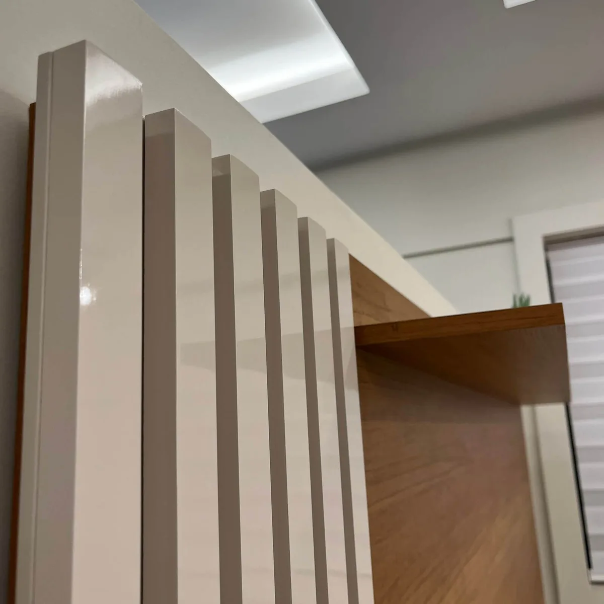 Painel Presence - Cinamomo C / Off White - 10 - Móveis Curitiba | Moveirama