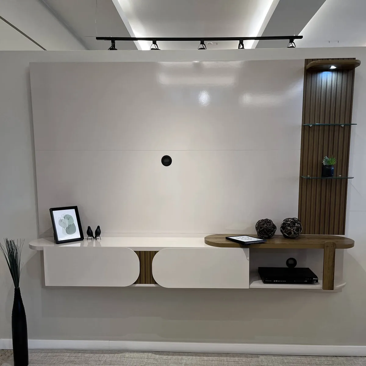 Painel Toronto - Off White C / Pinho - 4 - Móveis Curitiba | Moveirama