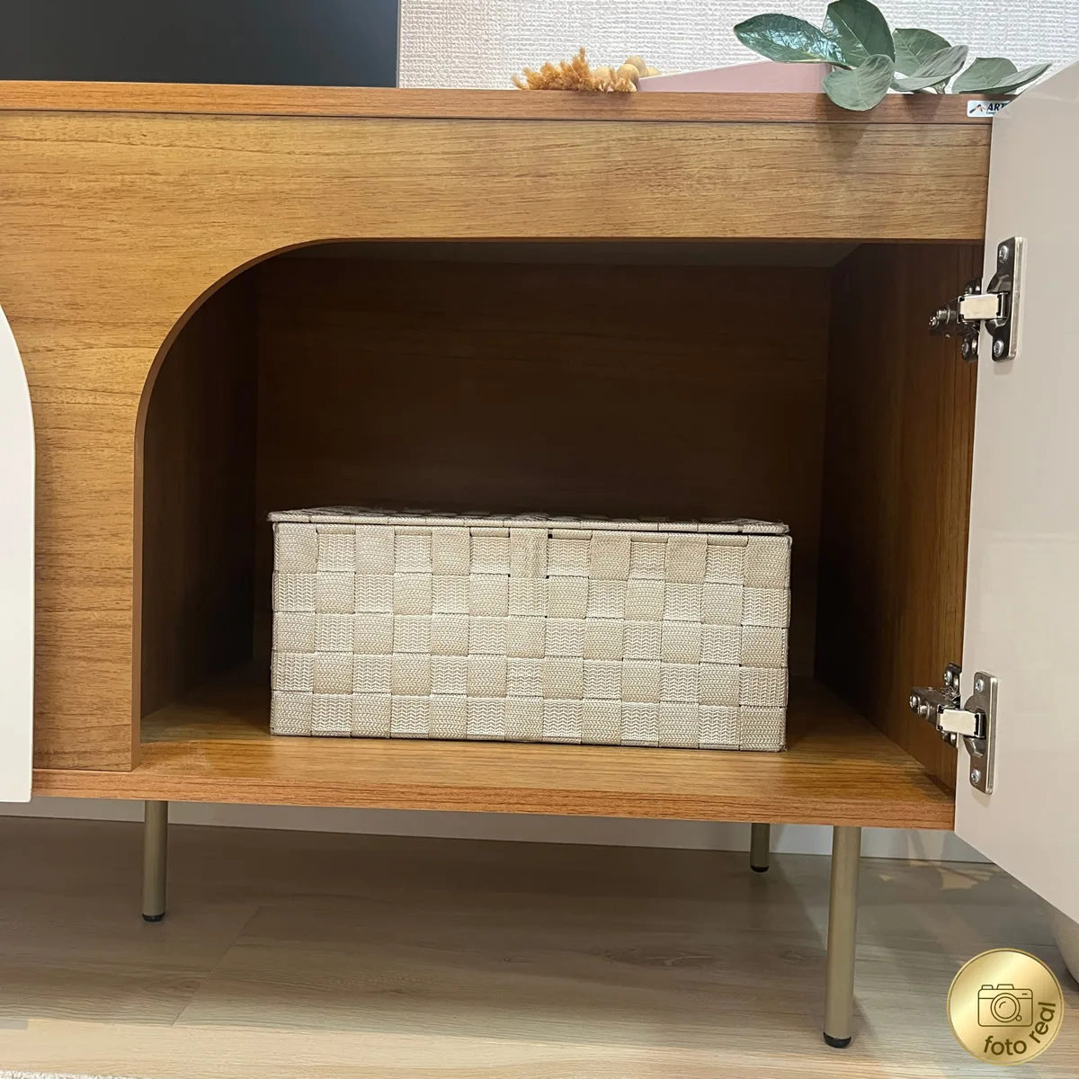 Rack Fiori - Cinamomo com Off White para TV até 85 polegadas - Móveis Curitiba | Moveirama
